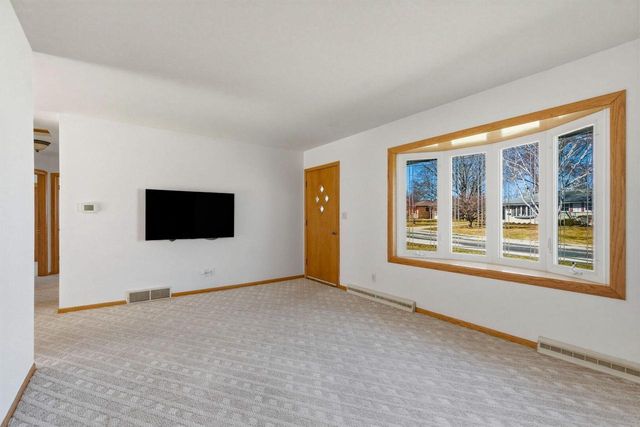 N86W18105 Summit DRIVE, Menomonee Falls, WI 53051