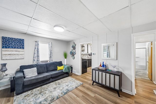 1278 E 34th Street, Des Moines, IA 50317