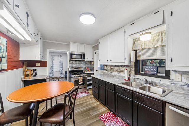 1278 E 34th Street, Des Moines, IA 50317