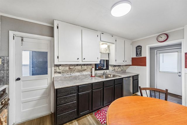 1278 E 34th Street, Des Moines, IA 50317