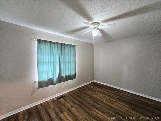 1121 W 14th Place, Claremore, OK 74017