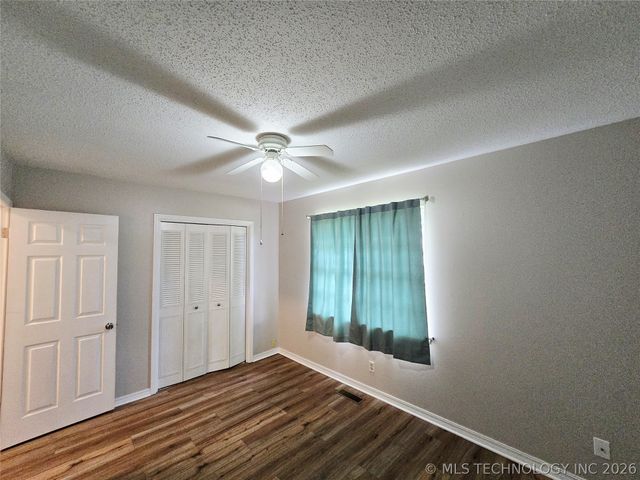 1121 W 14th Place, Claremore, OK 74017