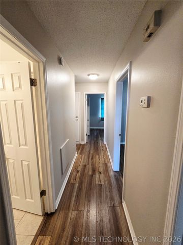 1121 W 14th Place, Claremore, OK 74017