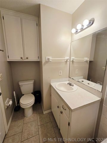 1121 W 14th Place, Claremore, OK 74017