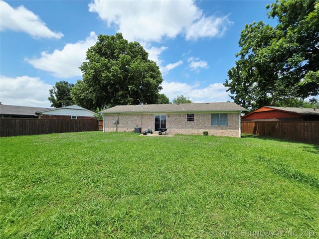 1121 W 14th Place, Claremore, OK 74017