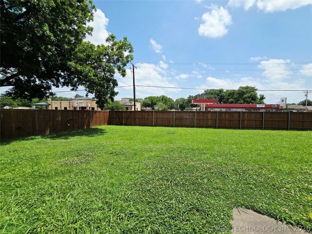 1121 W 14th Place, Claremore, OK 74017