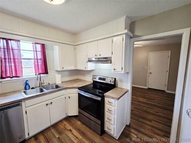 1121 W 14th Place, Claremore, OK 74017