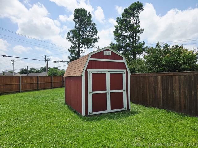 1121 W 14th Place, Claremore, OK 74017