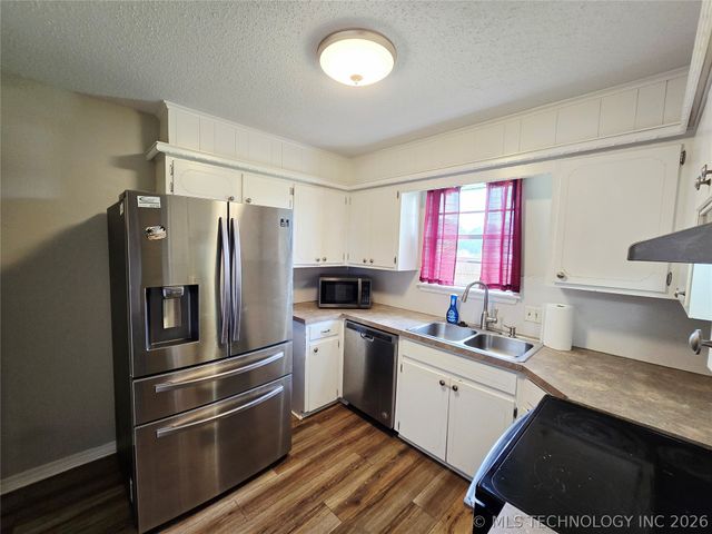 1121 W 14th Place, Claremore, OK 74017