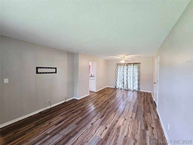 1121 W 14th Place, Claremore, OK 74017