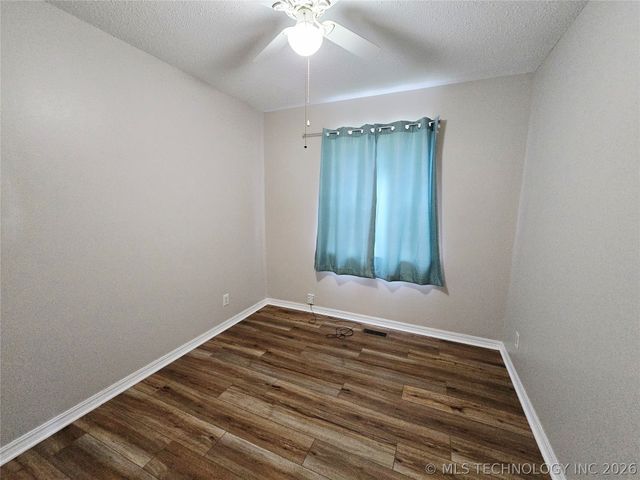 1121 W 14th Place, Claremore, OK 74017