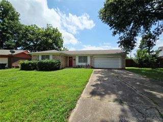 1121 W 14th Place, Claremore, OK 74017