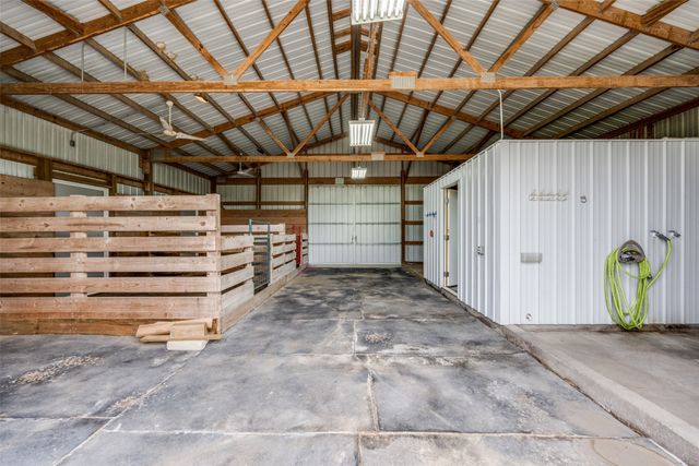 174 County Road 2690, Alvord, TX 76225