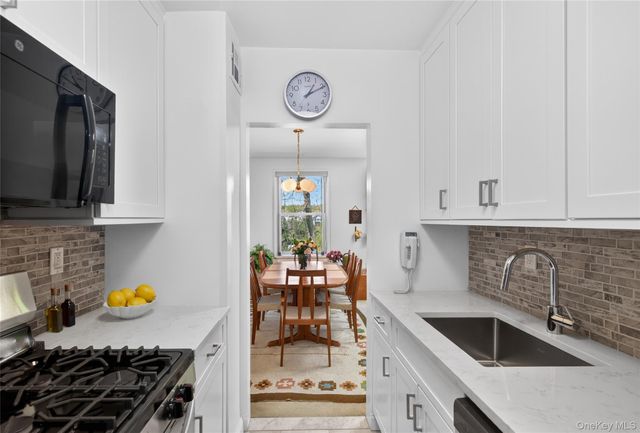 177 E Hartsdale 3W, Hartsdale, NY 10530