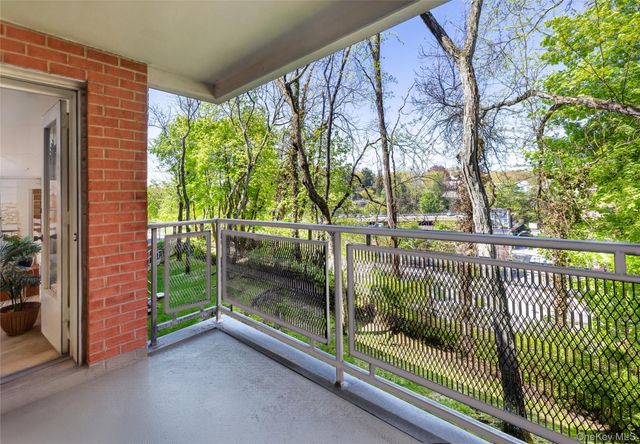 177 E Hartsdale 3W, Hartsdale, NY 10530
