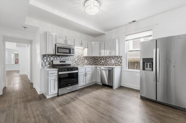 2715 Harvey Avenue, Berwyn, IL 60402