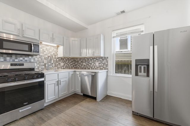 2715 Harvey Avenue, Berwyn, IL 60402