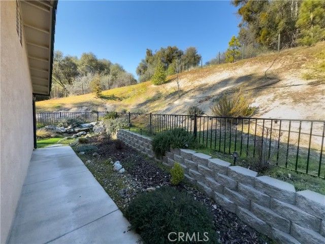 40118 Old Stonegate Court, Oakhurst, CA 93644