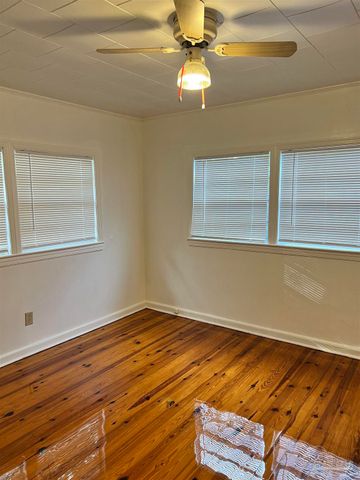 6653 Dearborn St, Milton, FL 32570