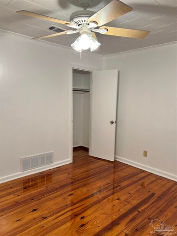 6653 Dearborn St, Milton, FL 32570