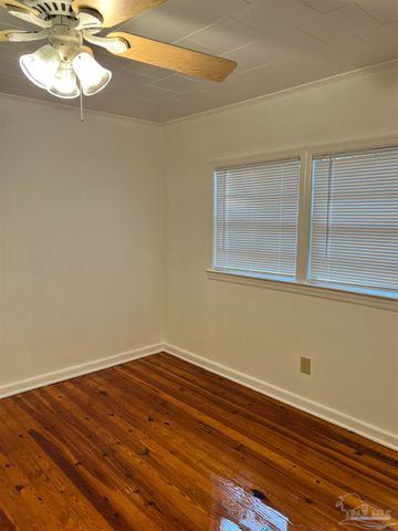 6653 Dearborn St, Milton, FL 32570