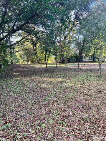 6653 Dearborn St, Milton, FL 32570