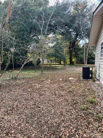 6653 Dearborn St, Milton, FL 32570