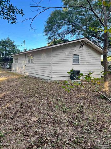 6653 Dearborn St, Milton, FL 32570