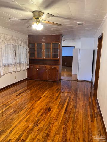 6653 Dearborn St, Milton, FL 32570