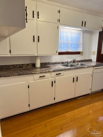 6653 Dearborn St, Milton, FL 32570