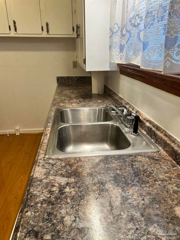 6653 Dearborn St, Milton, FL 32570