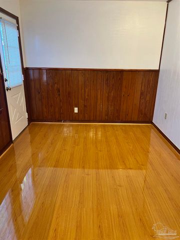 6653 Dearborn St, Milton, FL 32570