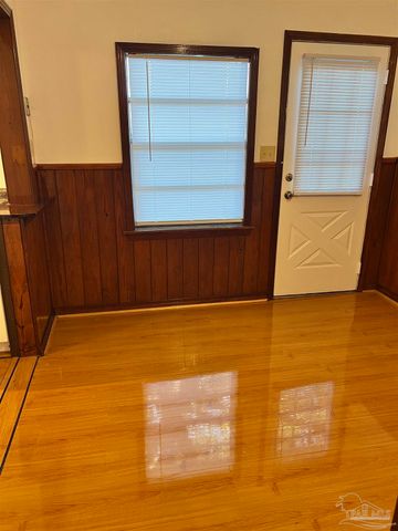 6653 Dearborn St, Milton, FL 32570