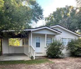 6653 Dearborn St, Milton, FL 32570