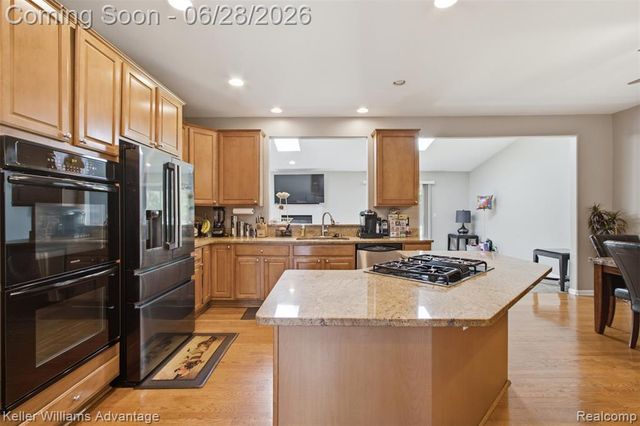 23030 Kristy Lane, Southfield, MI 48033