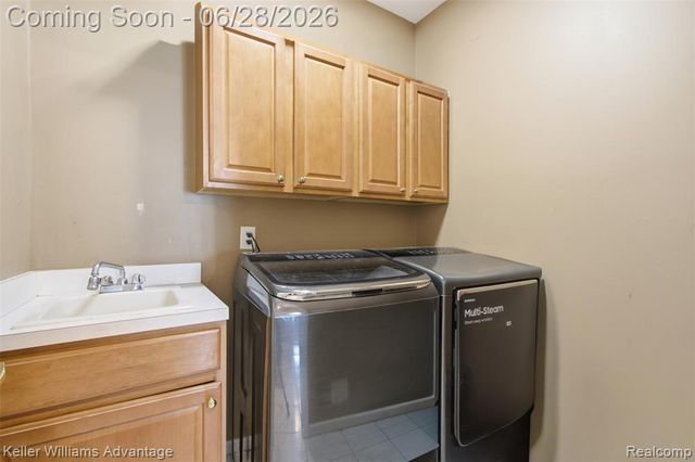 23030 Kristy Lane, Southfield, MI 48033