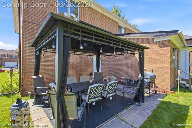 23030 Kristy Lane, Southfield, MI 48033