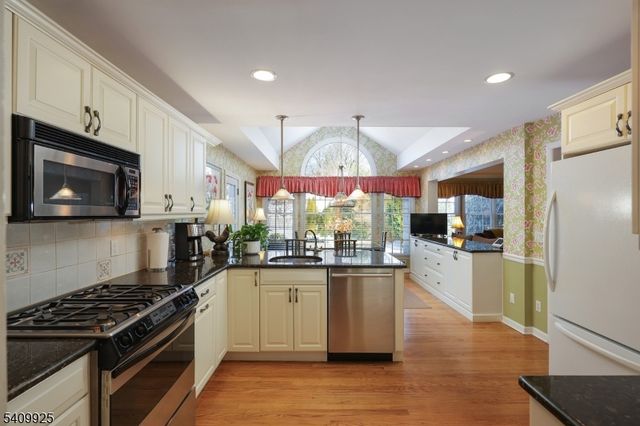 643 Nottingham Pl, Westfield Town, NJ 07090