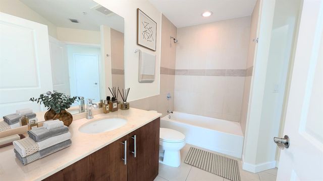1945 S Ocean Drive 701, Hallandale Beach, FL 33009