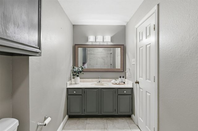 806 Red Oak Drive, Lewisville, TX 75067