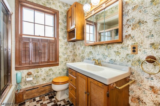 135 W Colfax Ave, Roselle Park Boro, NJ 07204
