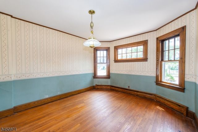135 W Colfax Ave, Roselle Park Boro, NJ 07204
