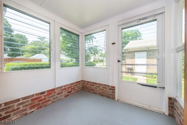135 W Colfax Ave, Roselle Park Boro, NJ 07204