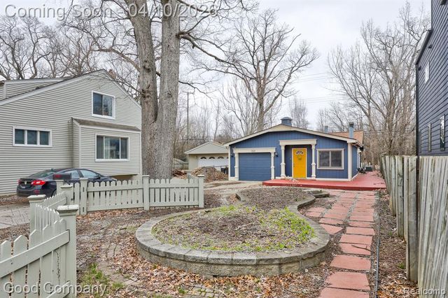 703 Gardenia Avenue, Royal Oak, MI 48067