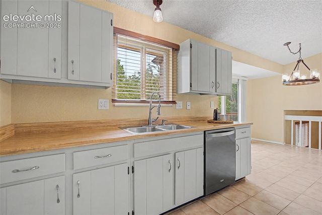 1370 Amstel Drive, Colorado Springs, CO 80907
