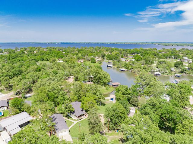 210 Victor Court, Trinidad, TX 75163