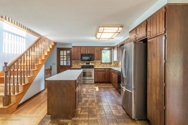 586 Old Coach Road, Lyndon, VT 05851