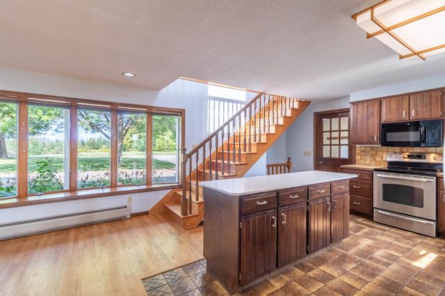 586 Old Coach Road, Lyndon, VT 05851