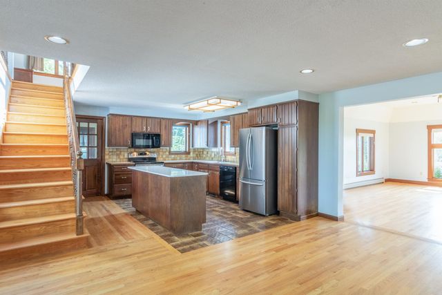 586 Old Coach Road, Lyndon, VT 05851