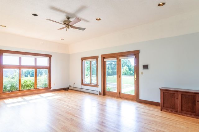 586 Old Coach Road, Lyndon, VT 05851